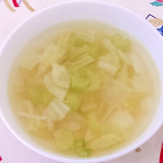 セロリと白菜と玉ねぎのスープ
